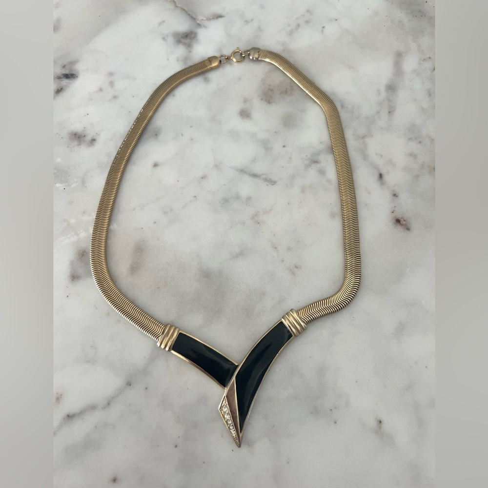 Elegant Black and Gold vintage Necklace